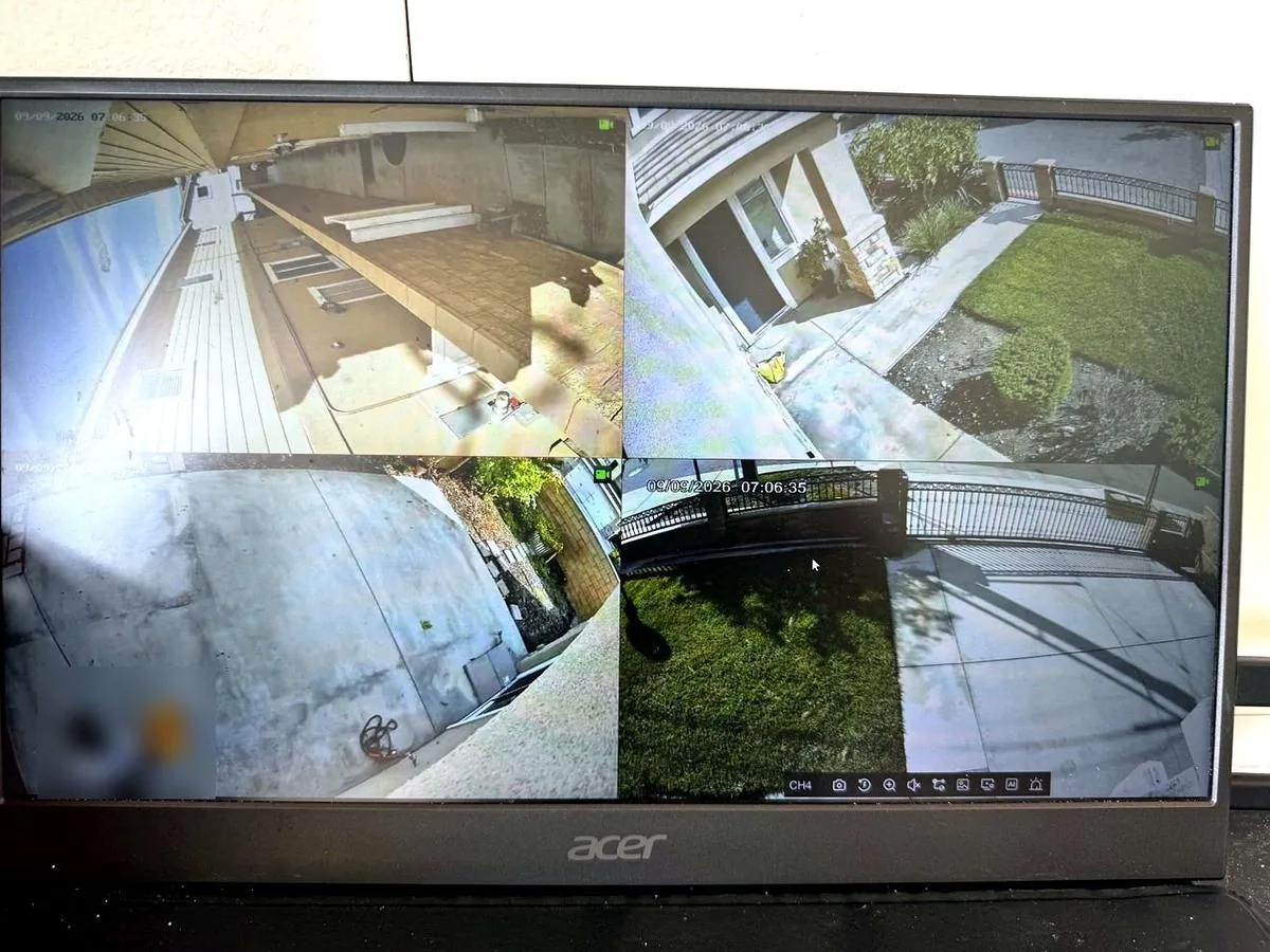 家用监控屏四画面，画面中人物已打码